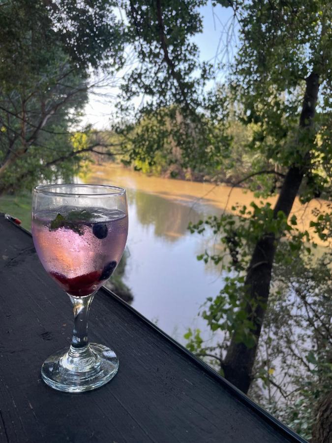 At The River Guest House 크론스타드 외부 사진